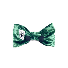 Load image into Gallery viewer, Velvet Green Bow Tie
