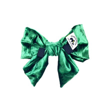 Load image into Gallery viewer, Velvet Green Lady Bow
